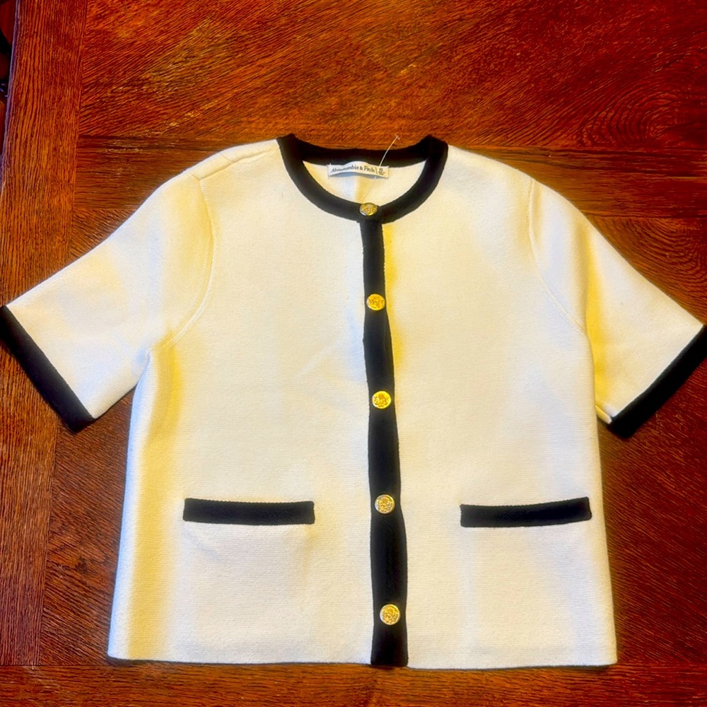 Brand new never worn Abercrombie & Fitch sweater black and white size XS